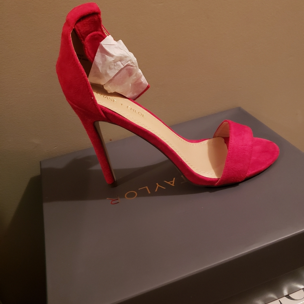 HEELS - Picture 3 of 3